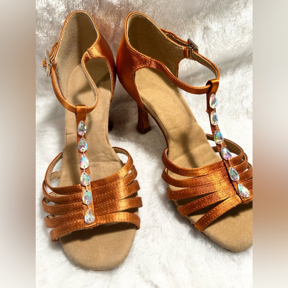 WOMENS DANCE SHOES OPEN TOE, HEELS, COPPER WITH RHINESTONES, SIZE 5.5 NO BRAND